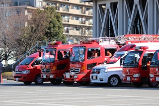 壮観な車両行進