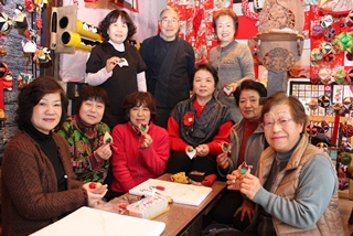 角田館長と講師の佐竹さん、参加者のみなさん