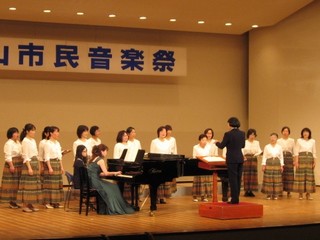 幅広い年代の出演者