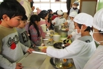 みんなで食べる給食