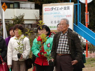 苗木を植樹