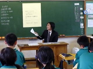 千葉日報社の豊田さんが学級新聞の大切さを