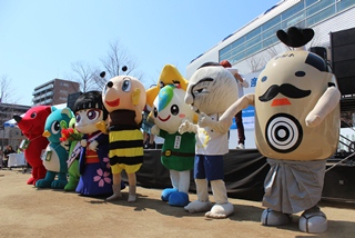 初登場のながれやマン（写真右端）