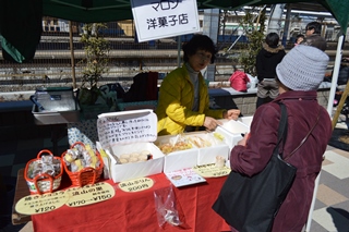 様々なお店が出店