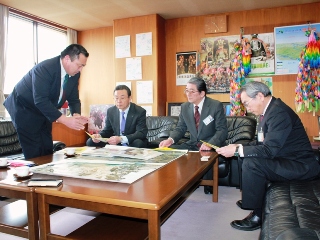 吉田照美絵画展の寄附金を相馬市へ