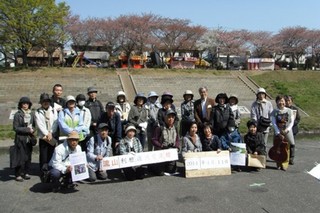 参加された皆さんと集合写真撮影