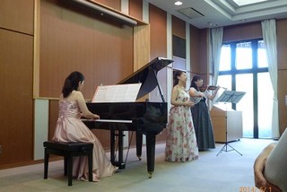 演奏は流山市音楽家協会の皆さん