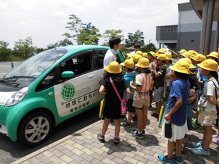 電気自動車の見学