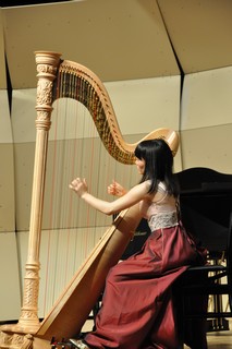 ハープ奏者の景山梨乃さん