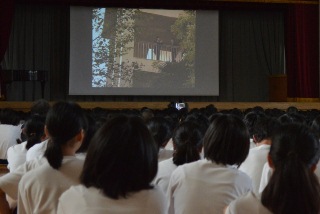 人権啓発ビデオを上映