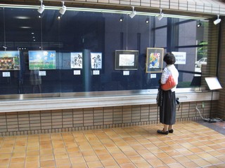 市内各中学校から応募のあった7校15作品が展示