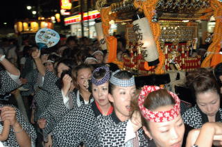 威勢良くワッショイワッショイ