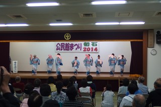 日本舞踊などを披露