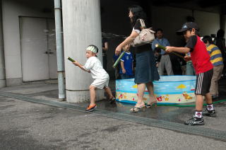 さぁ、どこまで水が飛ぶかな