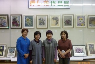 山田静香さんと押し花サークルのみなさん