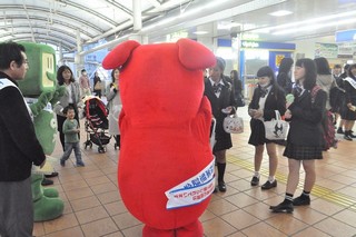 流山おおたかの森高校の皆川校長先生や生徒の皆さんもボランティアで参加