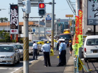 市役所地先の流山街道で啓発