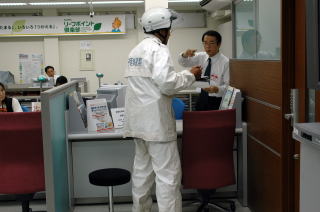 警察官も通報を受け到着
