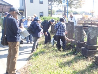 庚申山に並ぶ11基の庚申塔