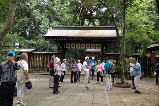 諏訪神社境内にて