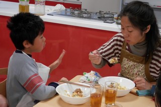 自分で作った料理を試食