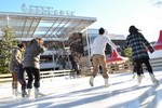 おおたか駅前にスケートリンク登場