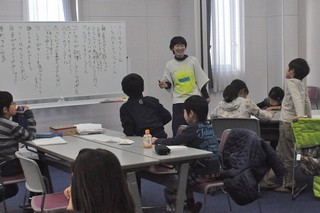 小学生が自作のダジャレを披露