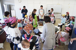 写真：魔法のほうれん草ペースト商品開発プロジェクトに集まった参加者の皆さん