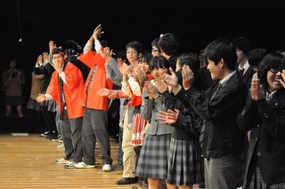 写真：参加した15高校の演劇部の生徒たち