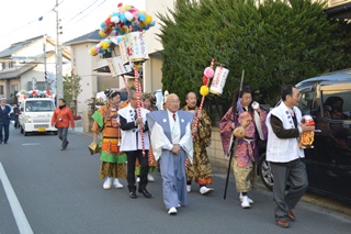 送り込み