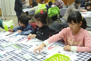 ボンドをつける作業