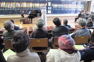 「日本人の心の歌　四季の色を感じて」をテーマに演奏