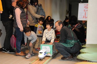 おもちゃ病院製作の乗用新幹線も人気