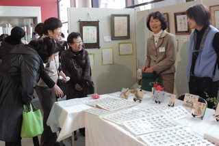 落ち着いた大人の書を展示した「書楽野ばら会」のブース