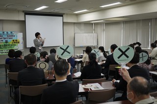 クイズで認知症について学ぶ講座の写真