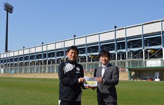 柏レイソル平川さんとつつじ園田口施設長の写真