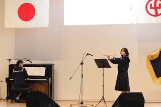 フルートの武田さんとピアノ伴奏の多田さんの写真