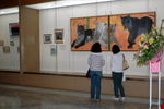 遺作の日本画や水彩画、デッサンなどを鑑賞