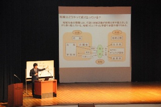 パワーポイントによる説明の写真