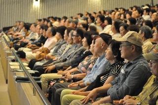 イベントを楽しむ客席の皆さんの写真