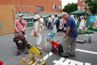 手漕ぎで体験する写真