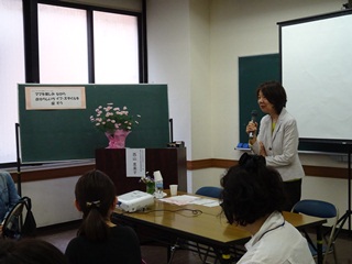 第1回の講師・西山さんの講義中の写真