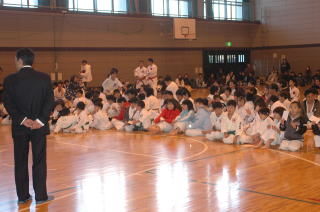 井崎市長もお祝いに駆け付け