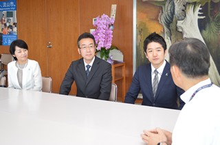 父親・輝宏さん、佐藤典孝さん、高橋和子さんの写真