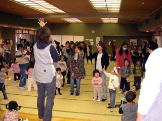 ひだまりの皆さんと楽しく遊んで