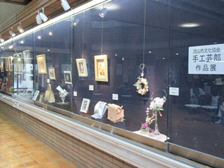 ギャラリーに展示された作品の写真