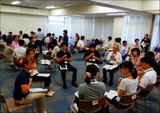 講義を行う流山市デフ協会小野寺さんの写真