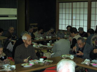 西深井福祉会館にて高齢者食事会