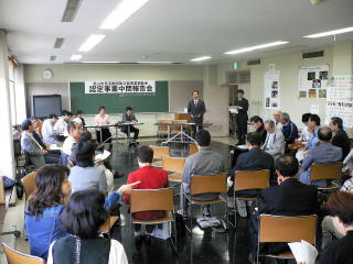 各団体がそれぞれの事業の中間報告を