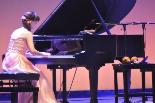 ピアノの石川容子さんの写真